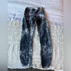 Lululemon Athletica Black and Gray Tie-Dye Leggings